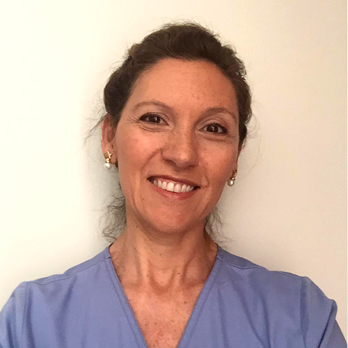 Dra. Claudia Manns